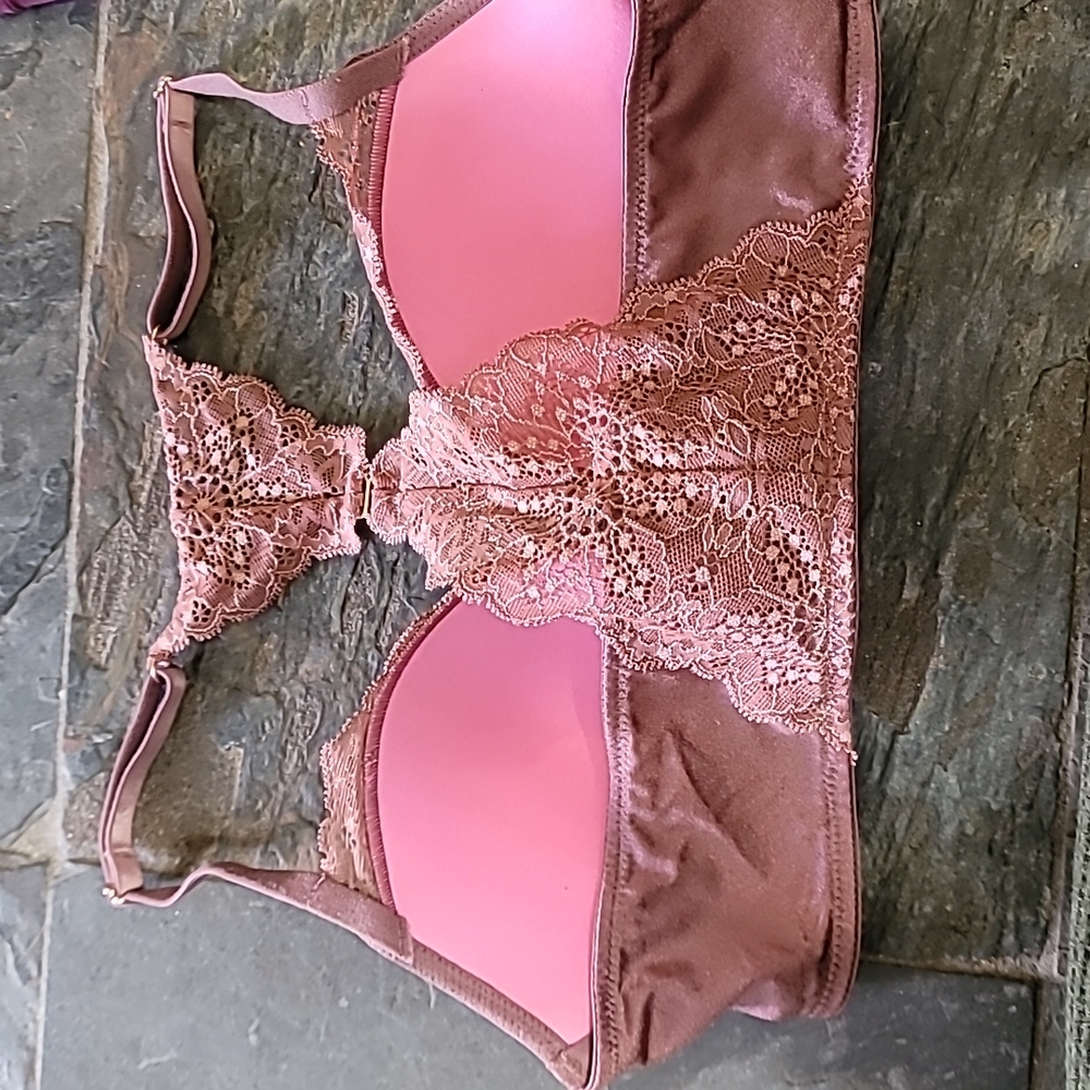 2 bras - Picture 2 of 7